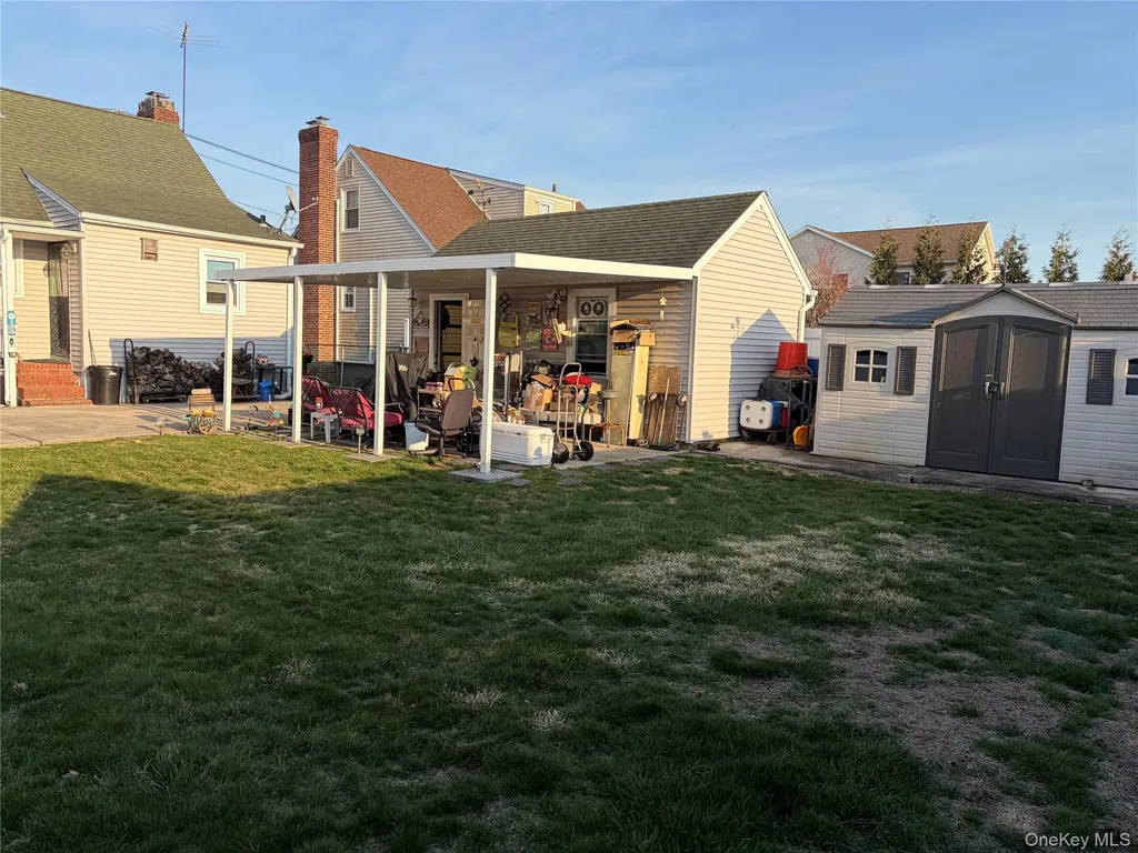 2526 S Saint Marks Avenue Bellmore NY 11710