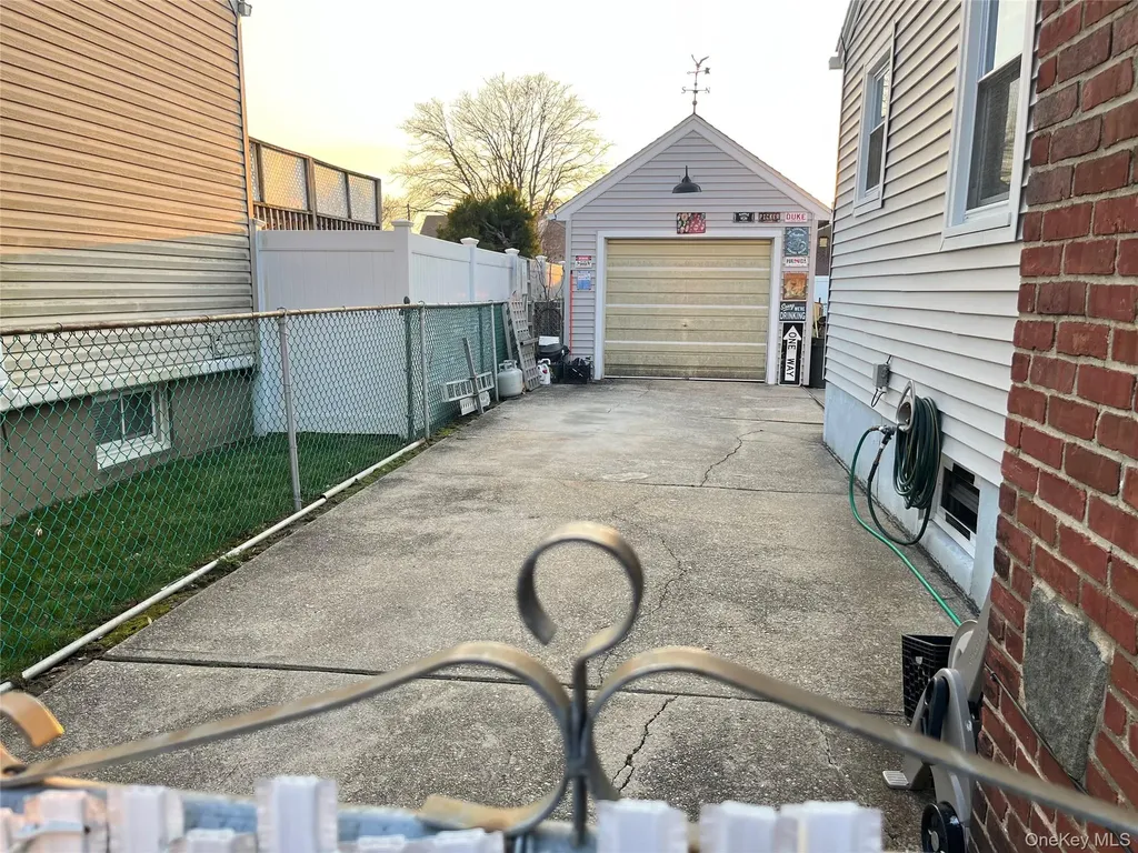 2526 S Saint Marks Avenue Bellmore NY 11710