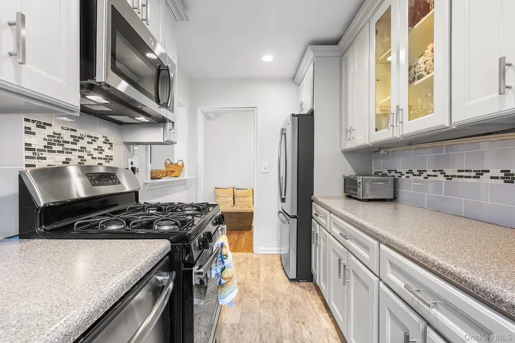 8 Lawrence Drive White Plains NY 10603