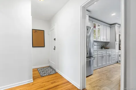 8 Lawrence Drive White Plains NY 10603