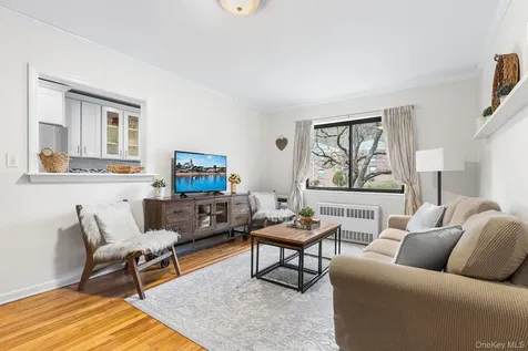 8 Lawrence Drive White Plains NY 10603