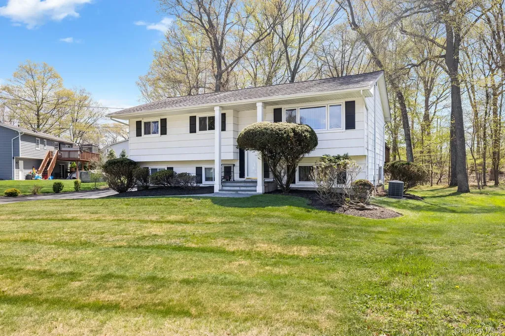 26 Spruce Lane West Nyack NY 10994