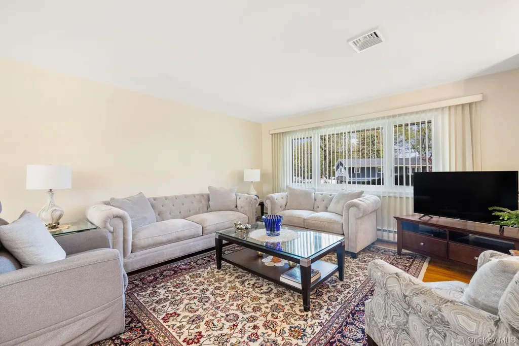 26 Spruce Lane West Nyack NY 10994