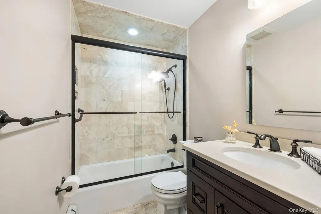 26 Spruce Lane West Nyack NY 10994