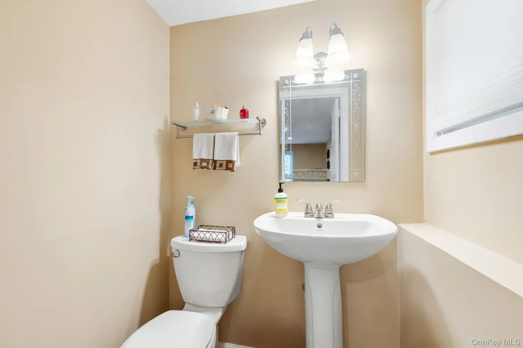 26 Spruce Lane West Nyack NY 10994