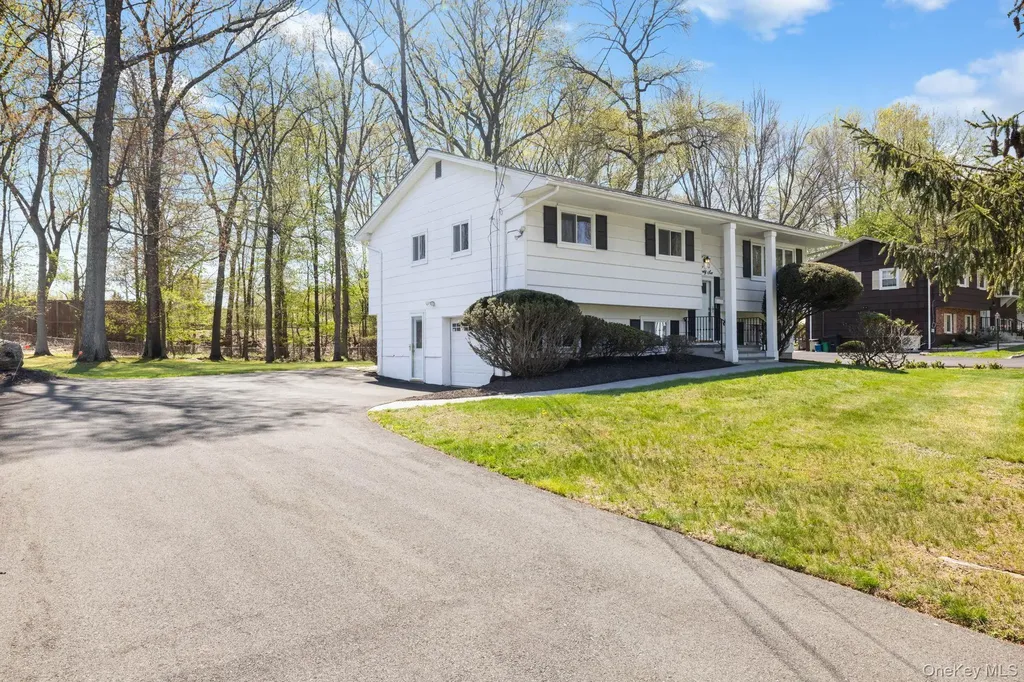 26 Spruce Lane West Nyack NY 10994