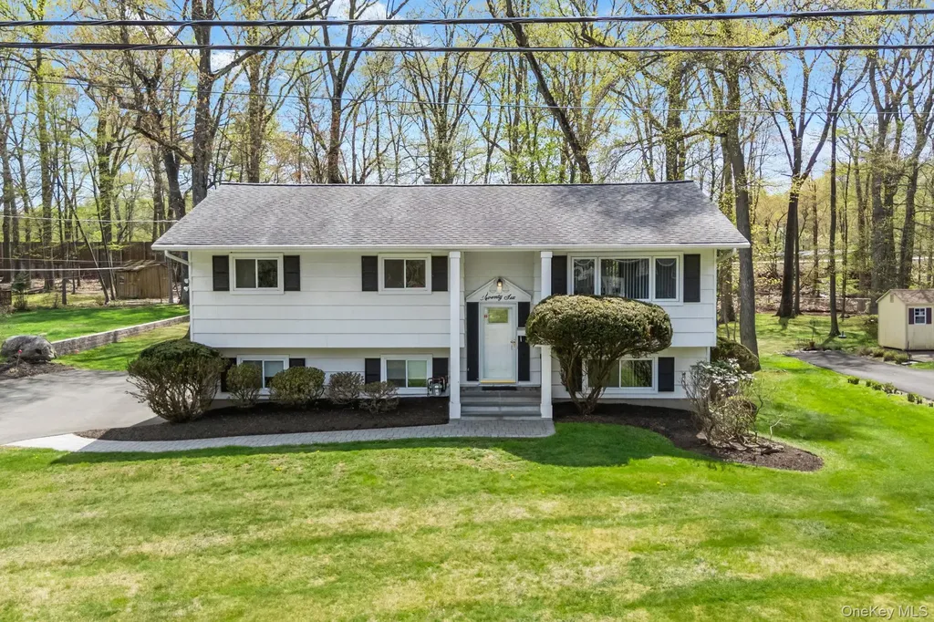 26 Spruce Lane West Nyack NY 10994