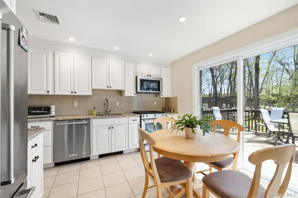 26 Spruce Lane West Nyack NY 10994
