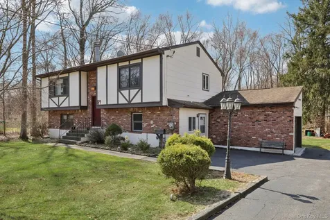 89 Green Road West Nyack NY 10994