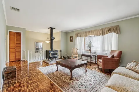 89 Green Road West Nyack NY 10994
