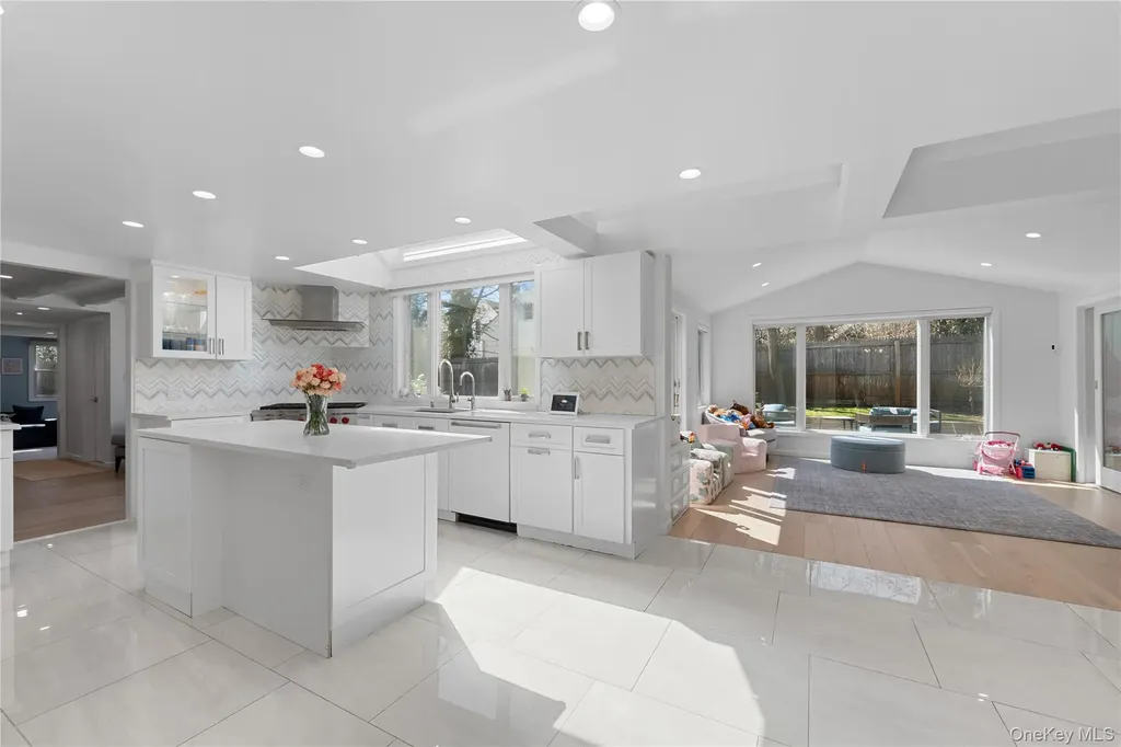 930 Smith Lane Hewlett Neck NY 11598