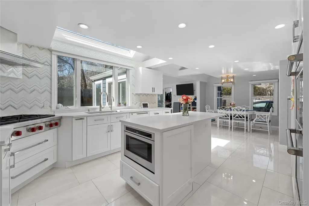 930 Smith Lane Hewlett Neck NY 11598