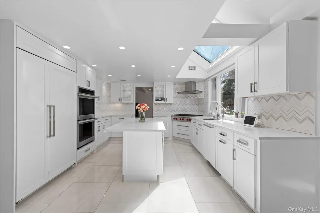 930 Smith Lane Hewlett Neck NY 11598