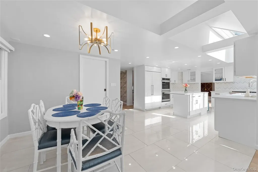 930 Smith Lane Hewlett Neck NY 11598