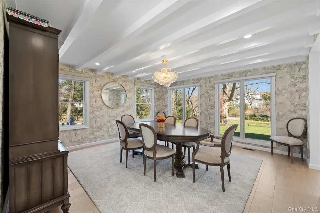 930 Smith Lane Hewlett Neck NY 11598