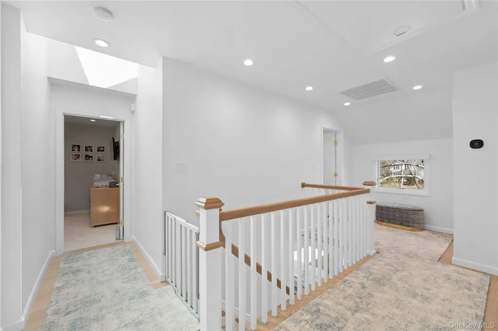 930 Smith Lane Hewlett Neck NY 11598