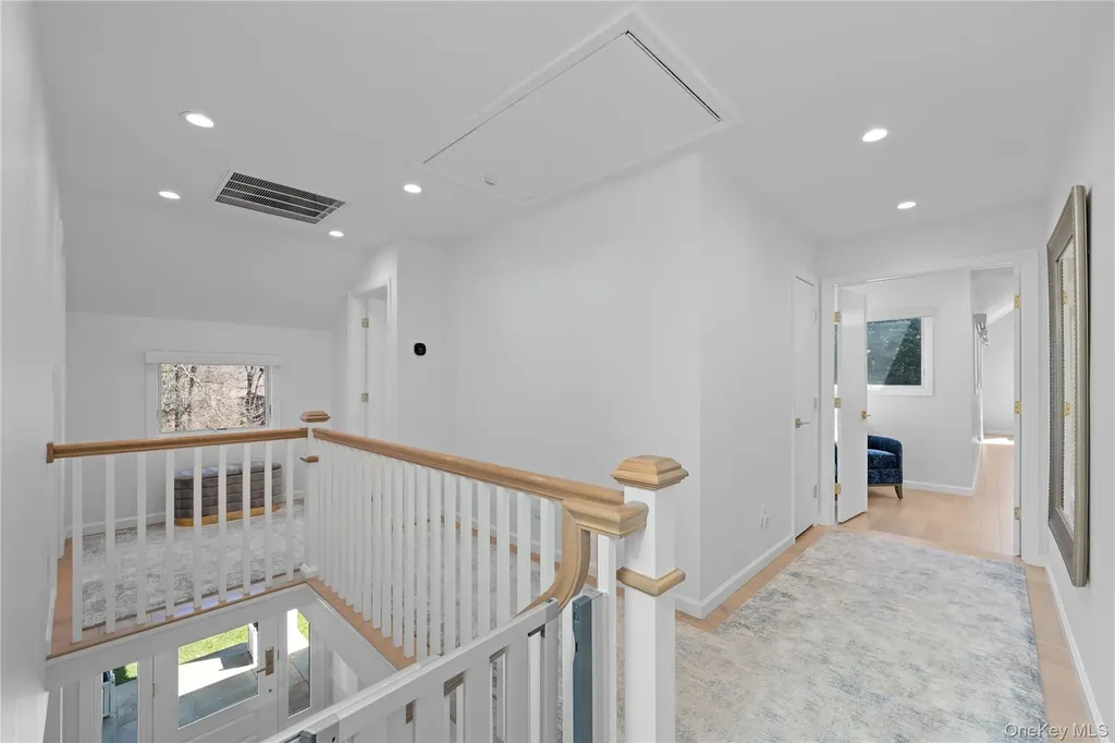 930 Smith Lane Hewlett Neck NY 11598