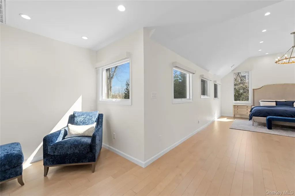 930 Smith Lane Hewlett Neck NY 11598