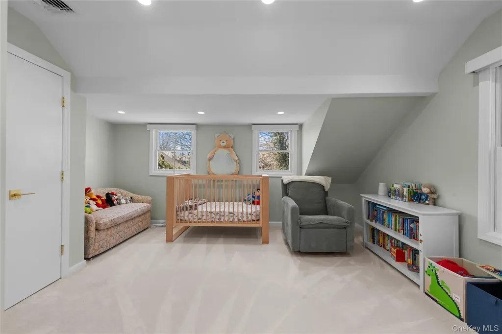 930 Smith Lane Hewlett Neck NY 11598