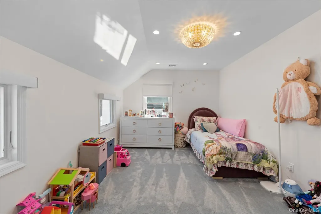 930 Smith Lane Hewlett Neck NY 11598