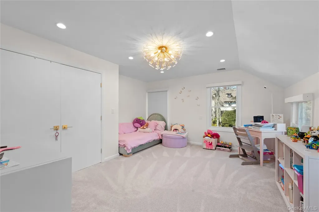 930 Smith Lane Hewlett Neck NY 11598
