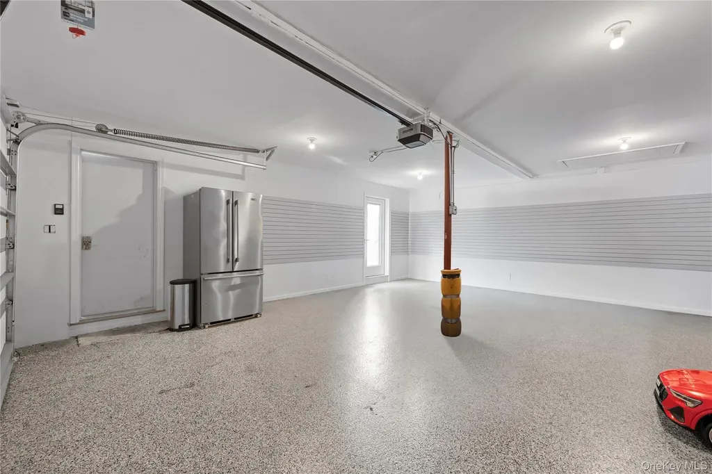 930 Smith Lane Hewlett Neck NY 11598
