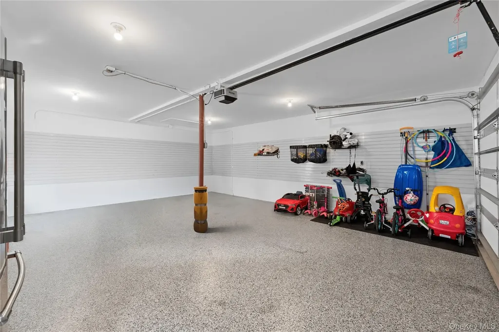 930 Smith Lane Hewlett Neck NY 11598