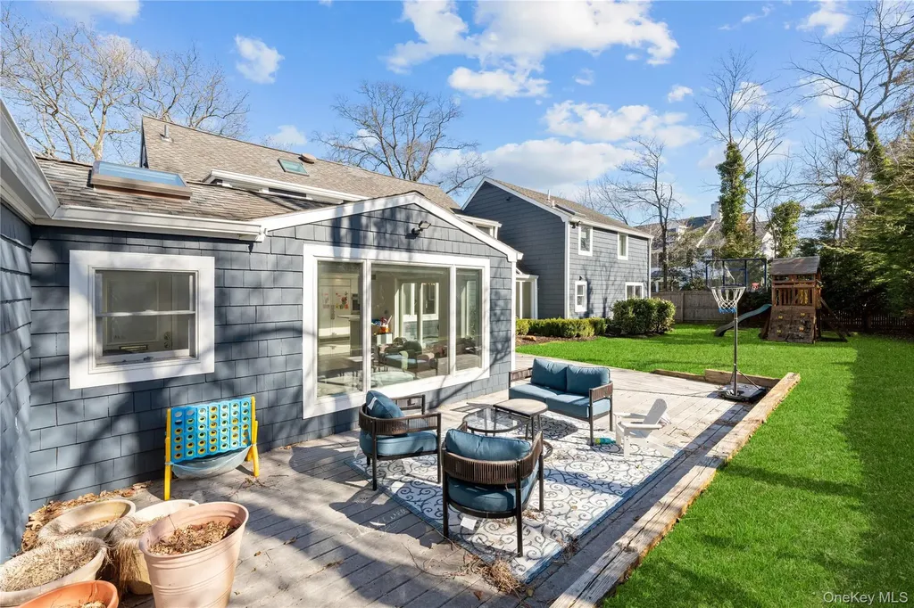 930 Smith Lane Hewlett Neck NY 11598