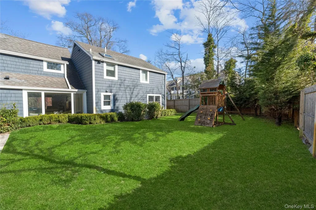 930 Smith Lane Hewlett Neck NY 11598