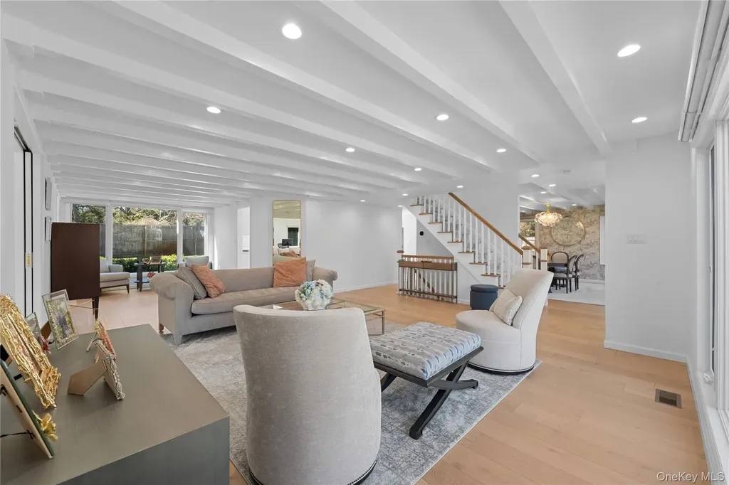 930 Smith Lane Hewlett Neck NY 11598