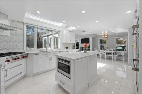 930 Smith Lane Woodmere NY 11598