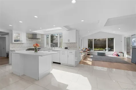 930 Smith Lane Woodmere NY 11598