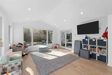 930 Smith Lane Woodmere NY 11598