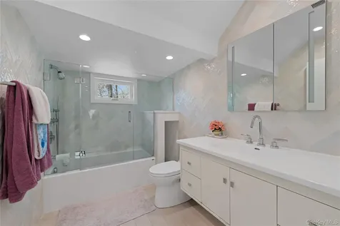930 Smith Lane Woodmere NY 11598