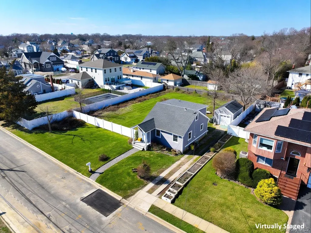 27 E Lincoln Avenue Massapequa NY 11758