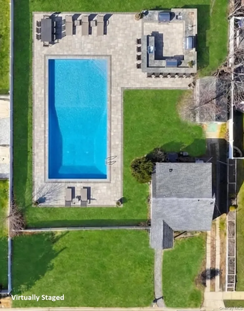 27 E Lincoln Avenue Massapequa NY 11758