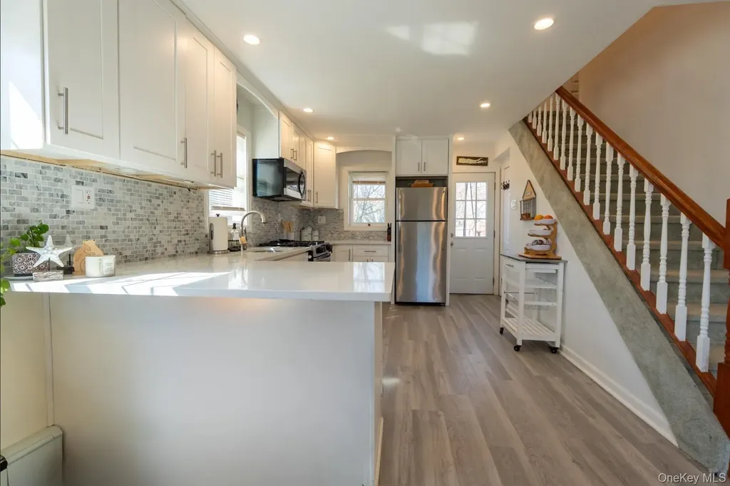 27 E Lincoln Avenue Massapequa NY 11758