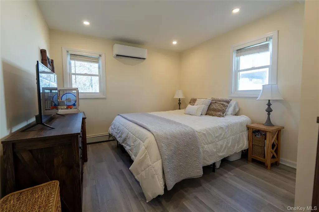 27 E Lincoln Avenue Massapequa NY 11758