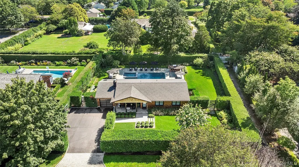 30 Breese Lane Southampton NY 11968