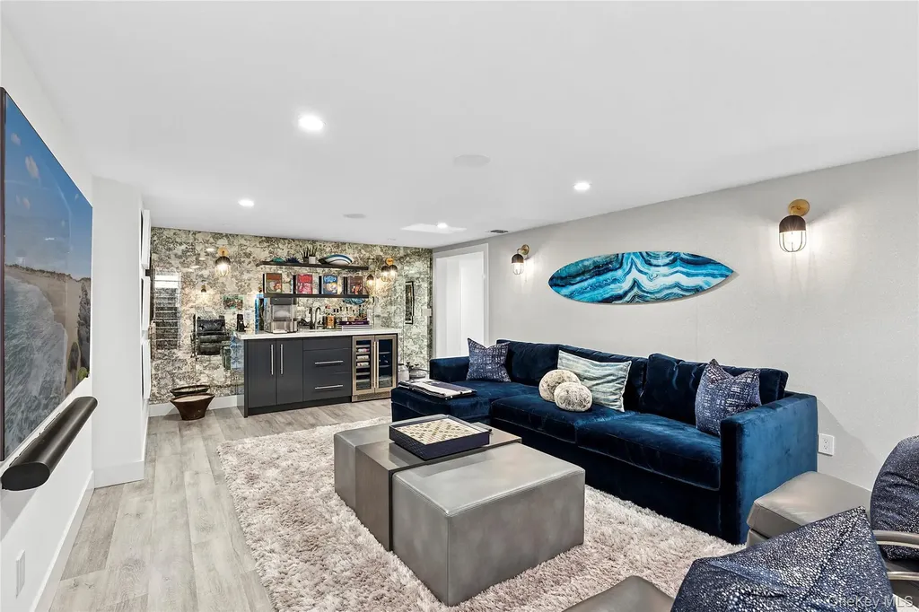 30 Breese Lane Southampton NY 11968