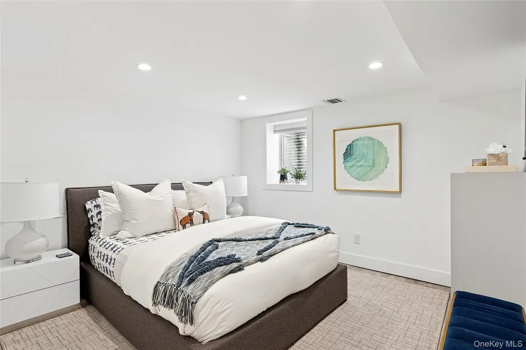 30 Breese Lane Southampton NY 11968