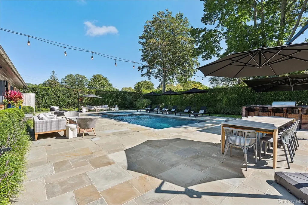30 Breese Lane Southampton NY 11968