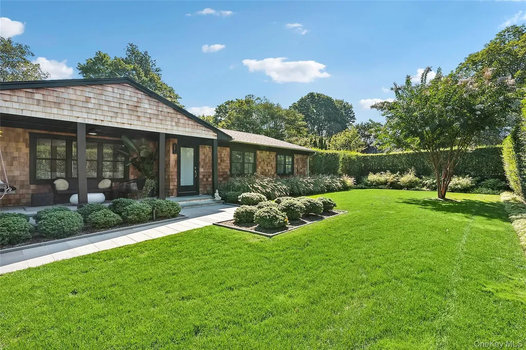 30 Breese Lane Southampton NY 11968