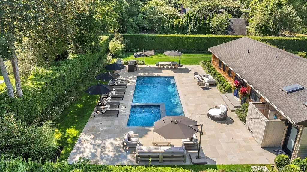 30 Breese Lane Southampton NY 11968