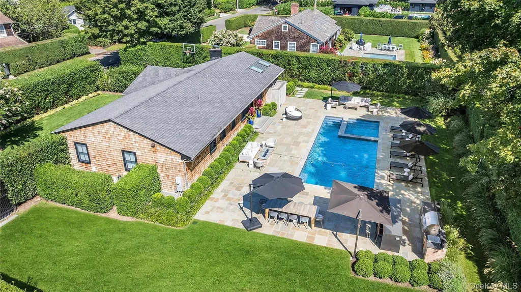 30 Breese Lane Southampton NY 11968