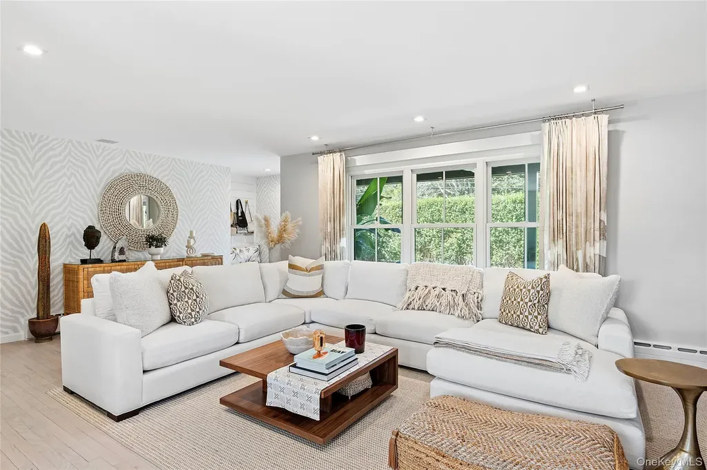 30 Breese Lane Southampton NY 11968