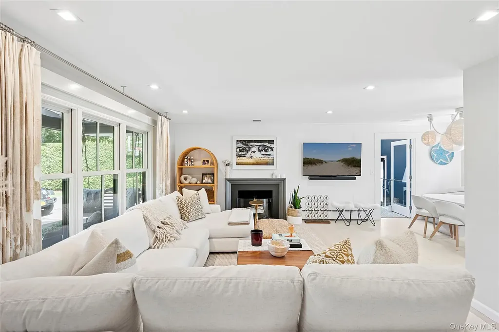 30 Breese Lane Southampton NY 11968