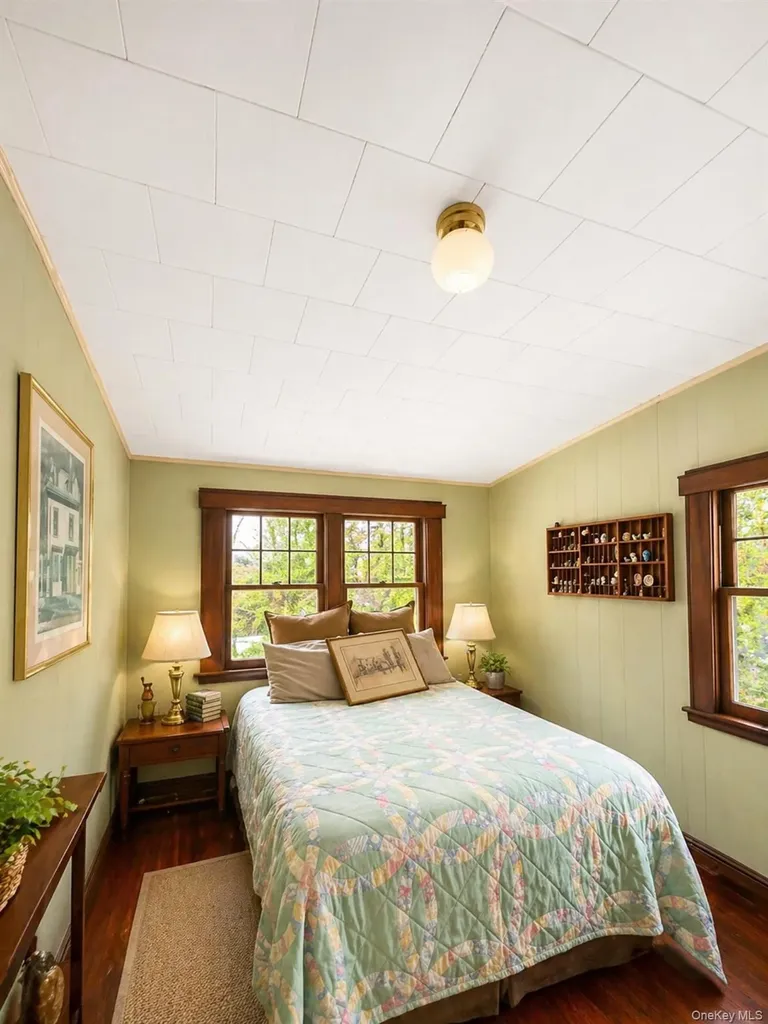 10 Circle Place Smallwood NY 12720