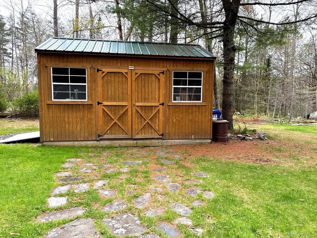 10 Circle Place Smallwood NY 12720