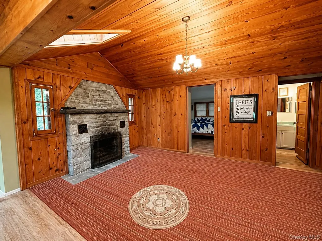 10 Circle Place Smallwood NY 12720